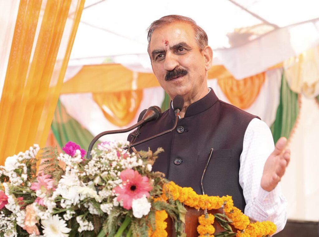 Cm addressing a public gathering in Chiyog (2)