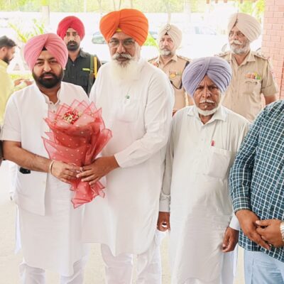 ਵੱਖ-ਵੱਖ ਵਿਕਾਸ ਕਾਰਜਾਂ ਦੀ ਸਮੀਖਿਆ ਸਬੰਧੀ ਸਪੀਕਰ ਸੰਧਵਾਂ ਅਤੇ ਕੈਬਨਿਟ ਮੰਤਰੀ ਹਰਦੀਪ ਸਿੰਘ ਮੁੰਡੀਆਂ  ਨੇ ਅਧਿਕਾਰੀਆਂ ਨਾਲ ਕੀਤੀ ਮੀਟਿੰਗ 