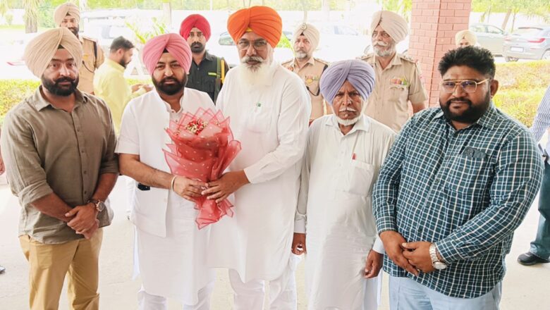 ਵੱਖ-ਵੱਖ ਵਿਕਾਸ ਕਾਰਜਾਂ ਦੀ ਸਮੀਖਿਆ ਸਬੰਧੀ ਸਪੀਕਰ ਸੰਧਵਾਂ ਅਤੇ ਕੈਬਨਿਟ ਮੰਤਰੀ ਹਰਦੀਪ ਸਿੰਘ ਮੁੰਡੀਆਂ  ਨੇ ਅਧਿਕਾਰੀਆਂ ਨਾਲ ਕੀਤੀ ਮੀਟਿੰਗ 