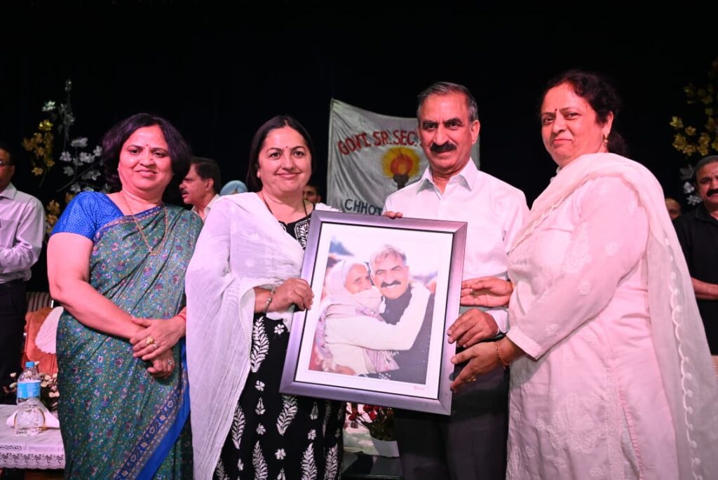 CM Interacts with students of CBSE School Chhota Shimla (4)