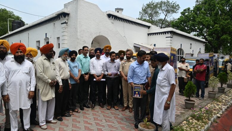 ਵਿਧਾਇਕ ਚੱਢਾ ਨੇ ਯੁੱਧ ਨਸ਼ਿਆਂ ਵਿਰੁੱਧ ਮੁਹਿੰਮ ਤਹਿਤ ਪਿੰਡਾਂ ਵਿੱਚ ਲੋਕ ਜਾਗਰੂਕਤਾ ਲਈ ਆਟੋ ਵਾਹਨਾਂ ਨੂੰ ਕੀਤਾ ਰਵਾਨਾ