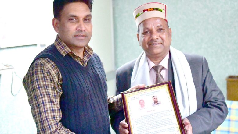 सूचना एवं जन संपर्क विभाग में निजी सहायक सदानन्द कपिल सेवानिवृत्त