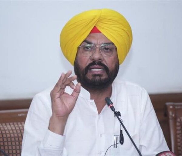 ਮੋਦੀ ਸਰਕਾਰ ਨੇ ਡੋਨਾਲਡ ਟਰੰਪ ਅੱਗੇ ਟੇਕੇ ਗੋਡੇ, ਦੇਸ਼ ਦੇ ਹਿੱਤਾਂ ਨੂੰ ਅਮਰੀਕਾ ਦੇ ਹੱਥਾਂ ਵਿੱਚ ਰੱਖਿਆ ਗਿਰਵੀ: ਕੁਲਦੀਪ ਧਾਲੀਵਾਲ