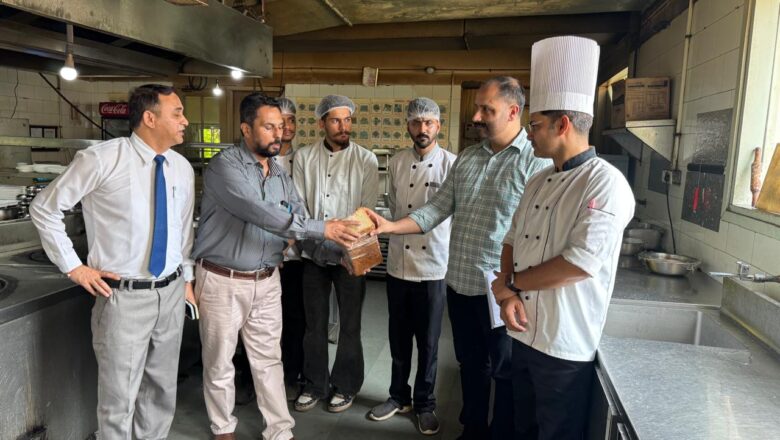 ਮਿਲਾਵਟਖੋਰੀ ਖ਼ਿਲਾਫ਼ ਖਾਦ ਸੁਰੱਖਿਆ ਵਿਭਾਗ ਦੀ ਵੱਡੀ ਕਾਰਵਾਈ, ਰੂਪਨਗਰ ਜ਼ਿਲ੍ਹੇ ਵਿੱਚ ਪਨੀਰ, ਦੁੱਧ ਤੇ ਆਈਸਕ੍ਰੀਮ ਦੇ ਸੈਂਪਲ ਭਰੇ