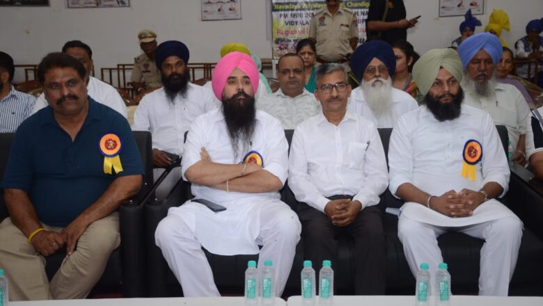 ਲੜਕੀਆਂ ਨੂੰ ਖੇਡਾਂ ਵਿੱਚ ਵੱਧ ਚੜ੍ਹ ਕੇ ਹਿੱਸਾ ਲੈਣਾ ਚਾਹੀਦਾ: ਮੈਂਬਰ ਪਾਰਲੀਮੈਂਟ ਸ. ਮਲਵਿੰਦਰ ਸਿੰਘ ਕੰਗ