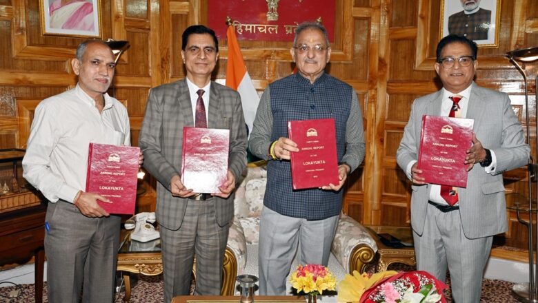 राज्यपाल कोे लोकायुक्त ने वार्षिक प्रतिवेदन प्रस्तुत किया