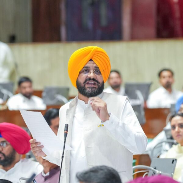 ਅੰਤਰਰਾਸ਼ਟਰੀ ਮਜ਼ਦੂਰ ਦਿਵਸ ਮੌਕੇ ਕਿਰਤ ਮੰਤਰੀ ਤਰੁਨਪ੍ਰੀਤ ਸਿੰਘ ਸੌਂਦ ਵੱਲੋਂ ਘੱਟੋ-ਘੱਟ ਉਜਰਤਾਂ ਦੀਆਂ ਬੇਸਿਕ ਰੇਟ ਵਧਾਉਣ ਸਬੰਧੀ ਮਤਾ ਪੰਜਾਬ ਵਿਧਾਨ ਸਭਾ ਵਿੱਚ ਪੇਸ਼