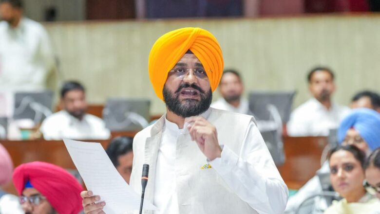 ਅੰਤਰਰਾਸ਼ਟਰੀ ਮਜ਼ਦੂਰ ਦਿਵਸ ਮੌਕੇ ਕਿਰਤ ਮੰਤਰੀ ਤਰੁਨਪ੍ਰੀਤ ਸਿੰਘ ਸੌਂਦ ਵੱਲੋਂ ਘੱਟੋ-ਘੱਟ ਉਜਰਤਾਂ ਦੀਆਂ ਬੇਸਿਕ ਰੇਟ ਵਧਾਉਣ ਸਬੰਧੀ ਮਤਾ ਪੰਜਾਬ ਵਿਧਾਨ ਸਭਾ ਵਿੱਚ ਪੇਸ਼