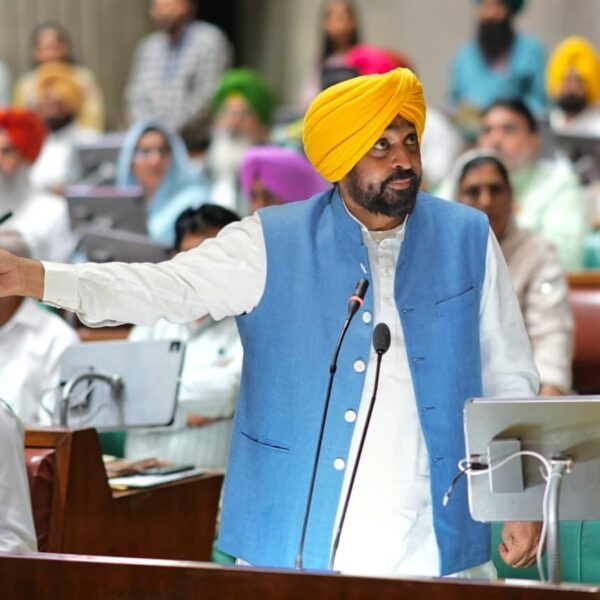 ਮੁੱਖ ਮੰਤਰੀ ਭਗਵੰਤ ਸਿੰਘ ਮਾਨ ਨੇ ਮਜ਼ਦੂਰ ਦਿਵਸ ਮੌਕੇ ਕਿਰਤੀ ਵਰਗ ਨੂੰ ਦਿੱਤਾ ਤੋਹਫਾ, ਘੱਟੋ-ਘੱਟ ਉਜਰਤ ਵਿੱਚ 15 ਫੀਸਦੀ ਵਾਧੇ ਦਾ ਐਲਾਨ