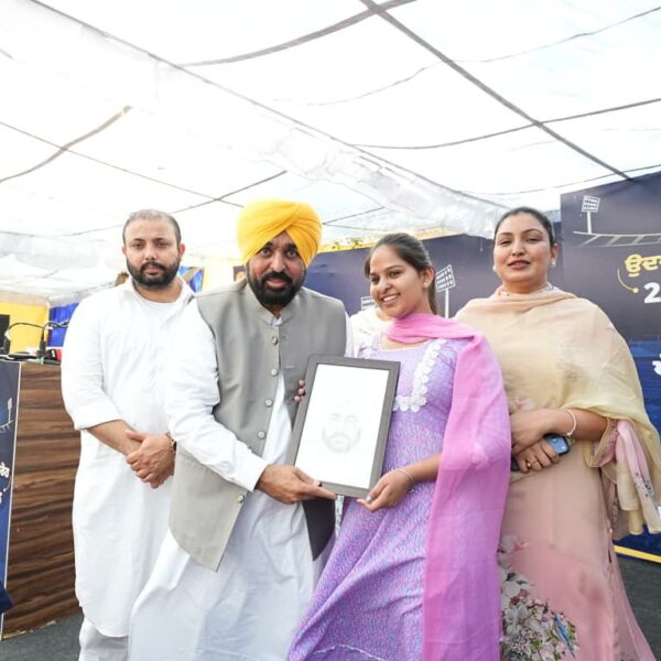 ਮੁੱਖ ਮੰਤਰੀ ਭਗਵੰਤ ਸਿੰਘ ਮਾਨ ਵੱਲੋਂ ਵਿਸ਼ਵ ਪੱਧਰੀ ਸਹੂਲਤਾਂ ਨਾਲ ਲੈਸ 250 ਪੇਂਡੂ ਖੇਡ ਮੈਦਾਨਾਂ ਦਾ ਉਦਘਾਟਨ; ਕਿਹਾ, ਪੰਜਾਬ ਦੇ ਪਿੰਡਾਂ ਤੋਂ ਅੰਤਰਰਾਸ਼ਟਰੀ ਪੱਧਰ ਦੇ ਖਿਡਾਰੀ ਪੈਦਾ ਹੋਣਗੇ