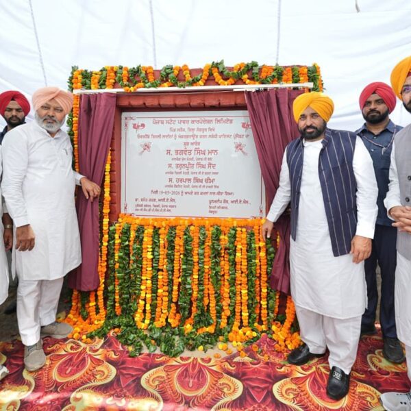 ਭਗਵੰਤ ਮਾਨ ਸਰਕਾਰ ਵੱਲੋਂ ਪਿੰਡ ਸਤੌਜ ਤੋਂ ਬਿਜਲੀ ਦੀਆਂ ਤਾਰਾਂ ਅੰਡਰਗਰਾਊਂਡ ਕਰਨ ਦੇ ਪ੍ਰਾਜੈਕਟ ਦੀ ਸ਼ੁਰੂਆਤ, ਪਿੰਡਾਂ ਨੂੰ ਖੰਭਿਆਂ ਤੋਂ ਮੁਕਤ ਕਰਨ ਨਾਲ ਪੰਜਾਬ ਦੇ ਕਿਸਾਨਾਂ ਨੂੰ ਵੱਡੀ ਰਾਹਤ ਮਿਲੇਗੀ