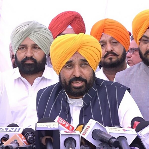 ਮੋਦੀ ਸਰਕਾਰ ਖਾੜੀ ਜੰਗ ਦੀ ਆੜ ਵਿੱਚ ਲੋਕਾਂ ਤੋਂ ਆਪਣੀ ਵਿਦੇਸ਼ ਤੇ ਆਰਥਿਕ ਨੀਤੀ ਦੀਆਂ ਨਾਕਾਮੀਆਂ ਲੁਕਾਉਣ ਦੀ ਕੋਸ਼ਿਸ਼ ਕਰ ਰਹੀ: ਮੁੱਖ ਮੰਤਰੀ ਭਗਵੰਤ ਸਿੰਘ ਮਾਨ