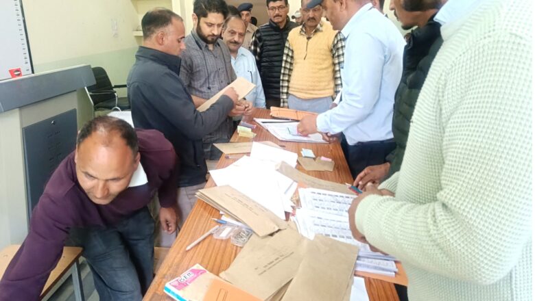 उपायुक्त ने थुनाग में की आपदा प्रभावित क्षेत्रों में पुनः बहाली एवं पुनर्वास कार्यों की समीक्षा