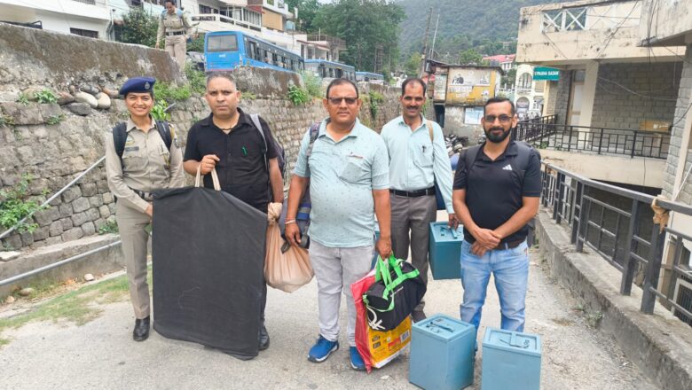 पंचायत चुनावों के लिए 121 मतदान दल रवाना