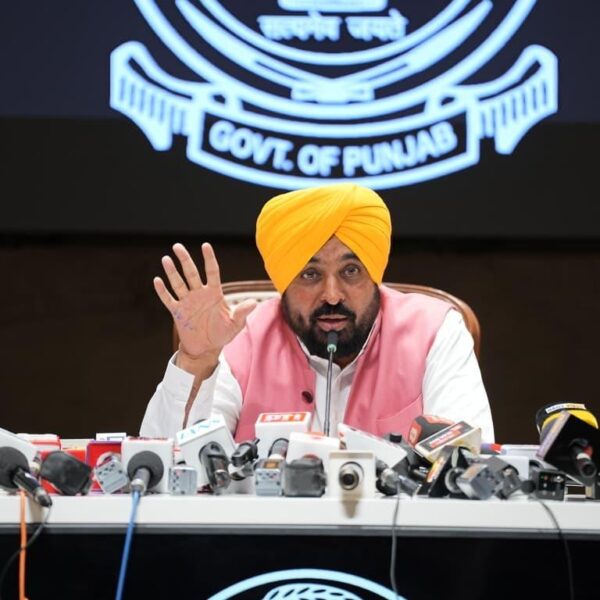 ਭਗਵੰਤ ਮਾਨ ਸਰਕਾਰ ਨੇ ਠੇਕੇਦਾਰੀ ਵਿਵਸਥਾ ਖਤਮ ਕਰਕੇ ਪੰਜਾਬ ਦੇ ਮੁਲਾਜ਼ਮਾਂ ਦੀ ਭਲਾਈ ਲਈ ਇਤਿਹਾਸਕ ਫੈਸਲਾ ਲਿਆ, 65,000 ਤੋਂ ਵੱਧ ਕਰਮਚਾਰੀ ਹੋਣਗੇ ਰੈਗੂਲਰ