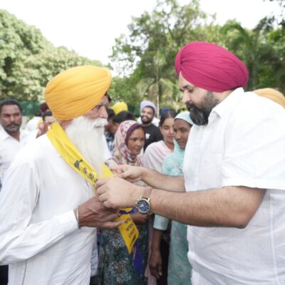 ਬੇਅਦਬੀ ਵਿਰੋਧੀ ਸਖ਼ਤ ਕਾਨੂੰਨ ਤੋਂ ਪ੍ਰਭਾਵਿਤ ਹੋ ਕੇ ਅਕਾਲੀ ਦਲ ਅਤੇ ਕਾਂਗਰਸ ਦੇ ਸੈਂਕੜੇ ਆਗੂ ਤੇ ਵਰਕਰ ‘ਆਪ’ ਵਿੱਚ ਸ਼ਾਮਲ