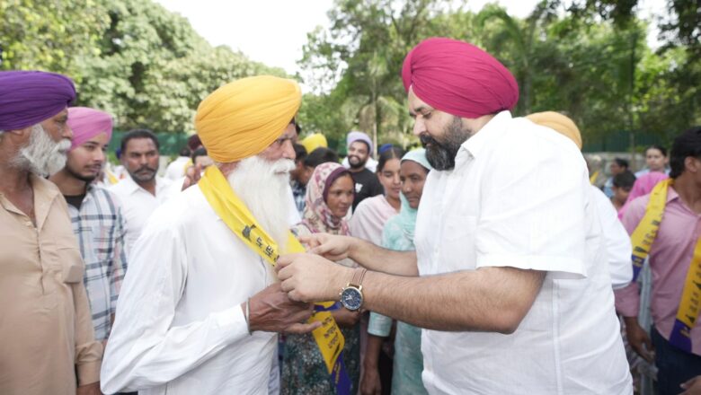 ਬੇਅਦਬੀ ਵਿਰੋਧੀ ਸਖ਼ਤ ਕਾਨੂੰਨ ਤੋਂ ਪ੍ਰਭਾਵਿਤ ਹੋ ਕੇ ਅਕਾਲੀ ਦਲ ਅਤੇ ਕਾਂਗਰਸ ਦੇ ਸੈਂਕੜੇ ਆਗੂ ਤੇ ਵਰਕਰ ‘ਆਪ’ ਵਿੱਚ ਸ਼ਾਮਲ