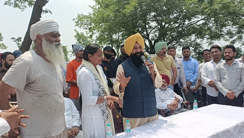 ਪੰਜਾਬ ਰਾਜ ਅਨੁਸੂਚਿਤ ਜਾਤੀਆਂ ਕਮਿਸ਼ਨ ਦੇ ਚੇਅਰਮੈਨ ਨੇ ਖੁੱਲ੍ਹੀ ਕਚਿਹਰੀ ਲਾ ਕੇ ਲੋਕਾਂ ਦੀਆਂ ਸਮੱਸਿਆਵਾਂ ਸੁਣੀਆਂ