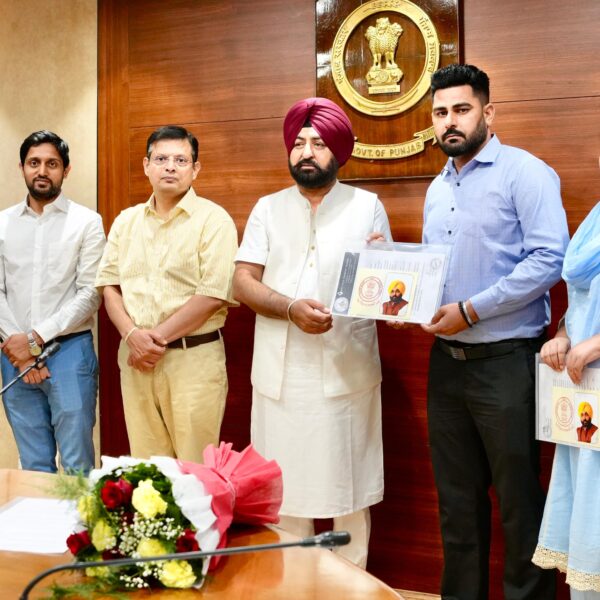 ਹਰਦੀਪ ਸਿੰਘ ਮੁੰਡੀਆਂ ਨੇ 48 ਜ਼ਿਲ੍ਹਾ ਸਿਸਟਮ ਮੈਨੇਜਰਾਂ ਅਤੇ ਸਹਾਇਕ ਸਿਸਟਮ ਮੈਨੇਜਰਾਂ ਨੂੰ ਨਿਯੁਕਤੀ ਪੱਤਰ ਸੌਂਪੇ