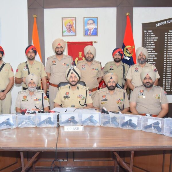 ਸਰਹੱਦ ਪਾਰੋਂ ਹਥਿਆਰ ਤਸਕਰੀ ਵਾਲੇ ਮਾਡਿਊਲ ਨਾਲ ਸਬੰਧਤ ਅੱਠ ਵਿਅਕਤੀ 11 ਆਧੁਨਿਕ ਪਿਸਤੌਲਾਂ ਸਣੇ ਕਾਬੂ