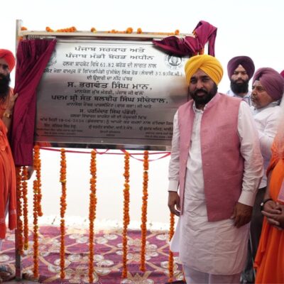 ਮੁੱਖ ਮੰਤਰੀ ਭਗਵੰਤ ਸਿੰਘ ਮਾਨ ਨੇ ਸਤਲੁਜ ਪੱਟੀ ਨੂੰ ਹੜ੍ਹਾਂ ਤੋਂ ਬਚਾਉਣ ਅਤੇ ਸ਼ਾਹਕੋਟ-ਲੋਹੀਆਂ ਖੇਤਰ ਵਿੱਚ ਆਵਾਜਾਈ ਨੂੰ ਸੁਖਾਲਾ ਬਣਾਉਣ ਲਈ 38 ਕਿਲੋਮੀਟਰ ਲੰਬੀ ਧੁੱਸੀ ਬੰਨ੍ਹ ਲਿੰਕ ਸੜਕ ਦਾ ਨੀਂਹ ਪੱਥਰ ਰੱਖਿਆ
