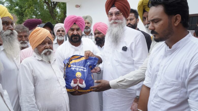 ਸਪੀਕਰ ਕੁਲਤਾਰ ਸਿੰਘ ਸੰਧਵਾਂ ਨੇ ਪਿੰਡ ਥਾਰਾ ਅਤੇ ਮੌੜ ਵਿਖੇ ਲੋਕ ਮਿਲਣੀ ਕਰਕੇ ਸਮਾਰਟ ਰਾਸ਼ਨ ਕਾਰਡ ਧਾਰਕਾਂ ਨੂੰ ਰਾਸ਼ਨ ਵੰਡਿਆ