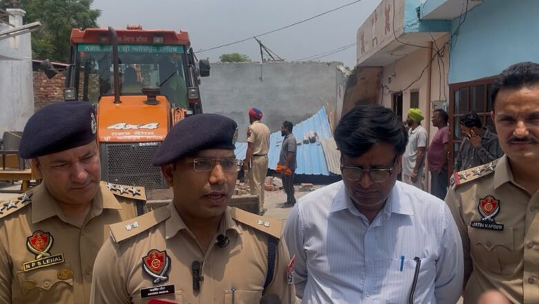 ਜ਼ਿਲ੍ਹਾ ਪੁਲਿਸ ਰੂਪਨਗਰ ਵੱਲੋਂ ‘ਯੁੱਧ ਨਸ਼ਿਆਂ ਵਿਰੁੱਧ’ ਮੁਹਿੰਮ ਤਹਿਤ ਗੈਰਕਾਨੂੰਨੀ ਸੰਪਤੀ ਦੀ ਕਾਨੂੰਨੀ ਤੌਰ ‘ਤੇ ਢਾਹੁਣ ਲਈ ਪੁਲਿਸ ਸਹਾਇਤਾ ਮੁਹੱਈਆ