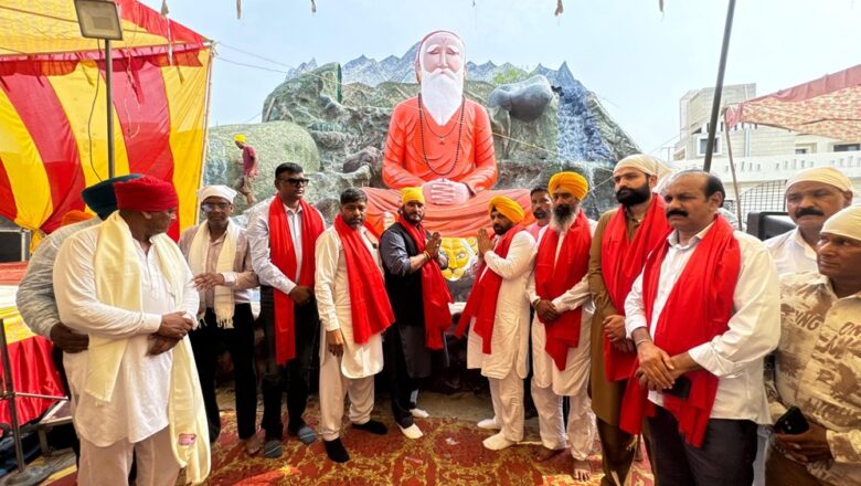 ਲੋਕ ਨਿਰਮਾਣ ਮੰਤਰੀ ਹਰਭਜਨ ਸਿੰਘ ਈ.ਟੀ.ਓ. ਨੇ ਟੇਕਿਆ ਮੱਥਾ, ਸੰਗਤਾਂ ਨੂੰ ਦਿੱਤੀਆਂ ਵਧਾਈਆਂ