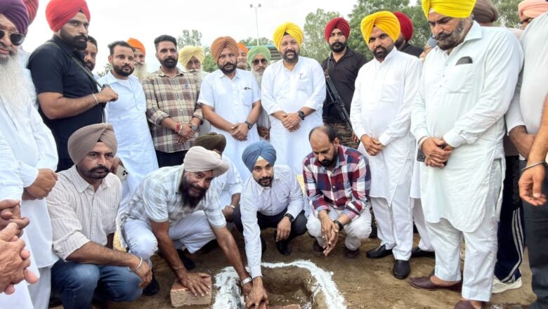 ਓ.ਐਸ.ਡੀ. ਸੁਖਵੀਰ ਸਿੰਘ ਨੇ ਪਿੰਡ ਮੀਮਸਾ ਵਿਖੇ ਇੱਕ ਕਰੋੜ ਰੁਪਏ ਦੀ ਲਾਗਤ ਨਾਲ ਬਣਨ ਵਾਲੇ ਹਾਕੀ ਐਸਟ੍ਰੋਟਰਫ ਦਾ ਕੰਮ ਕਰਵਾਇਆ ਸ਼ੁਰੂ