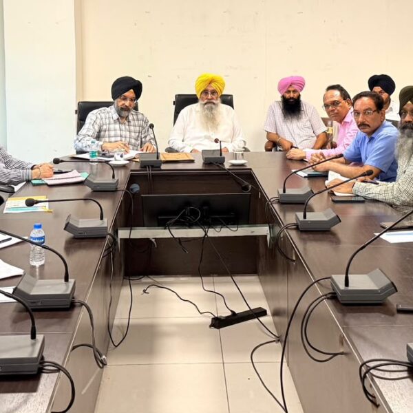 ਪਸ਼ੂ-ਧਨ ਦੀ ਸਿਹਤ ਸੰਭਾਲ ‘ਚ ਦੇਰੀ, ਗੈਰਹਾਜ਼ਰੀ ਅਤੇ ਲਾਪਰਵਾਹੀ ਲਈ ਕੋਈ ਥਾਂ ਨਹੀਂ: ਗੁਰਮੀਤ ਖੁੱਡੀਆਂ ਵੱਲੋਂ ਵੈਟਰਨਰੀ ਸਟਾਫ਼ ਨੂੰ ਸਖ਼ਤ ਹਦਾਇਤ
