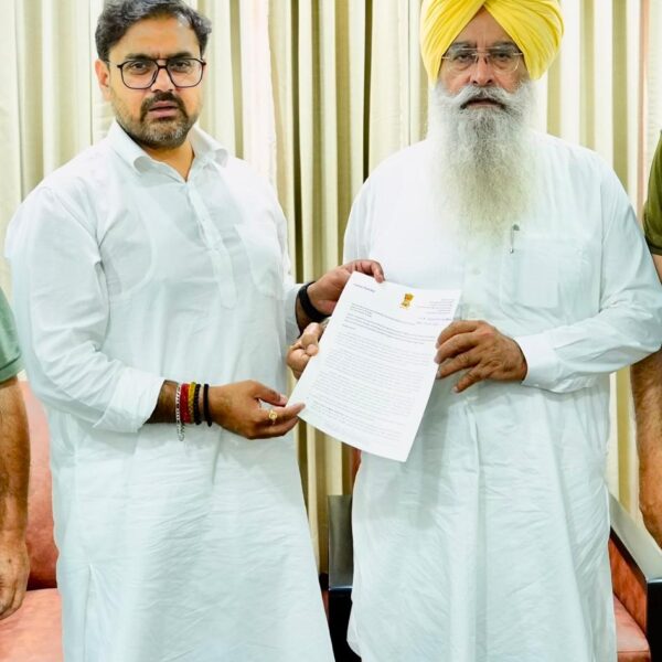 ਗੁਰਮੀਤ ਸਿੰਘ ਖੁੱਡੀਆਂ ਅਤੇ ਜੰਮੂ-ਕਸ਼ਮੀਰ ਦੇ ਮੰਤਰੀ ਸਤੀਸ਼ ਸ਼ਰਮਾ ਵੱਲੋਂ ਪਸ਼ੂਧਨ ਅਤੇ ਡੇਅਰੀ ਸੈਕਟਰ ਦੇ ਵਿਕਾਸ ਲਈ ਅੰਤਰਰਾਜੀ ਸਹਿਯੋਗ ਬਾਰੇ ਵਿਚਾਰ-ਚਰਚਾ