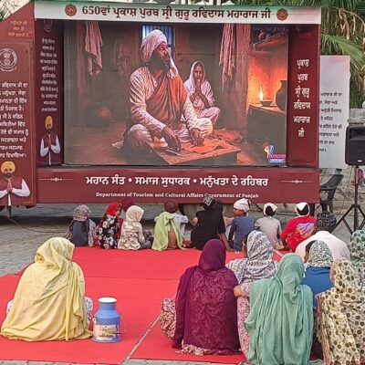 ਸ਼੍ਰੀ ਗੁਰੂ ਰਵਿਦਾਸ ਜੀ ਦੀਆਂ ਸਿੱਖਿਆਵਾਂ ਨੂੰ ਡਾਕੂਮੈਂਟਰੀ ਸ਼ੋਅ ਰਾਹੀਂ ਘਰ-ਘਰ ਪਹੁੰਚਾ ਰਹੀ ਹੈ ਪ੍ਰਚਾਰ ਵੈਨ