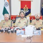 ਅੰਮ੍ਰਿਤਸਰ ਵਿੱਚ ਸਰਹੱਦ ਪਾਰੋਂ ਚੱਲ ਰਹੇ ਨਸ਼ੀਲੇ ਪਦਾਰਥ ਅਤੇ ਹਥਿਆਰ ਤਸਕਰੀ ਨੈੱਟਵਰਕ ਨਾਲ ਜੁੜੇ ਚਾਰ ਵਿਅਕਤੀ ਗ੍ਰਿਫ਼ਤਾਰ; 5.5 ਕਿਲੋਗ੍ਰਾਮ ਹੈਰੋਇਨ, ਦੋ ਪਿਸਤੌਲ ਬਰਾਮਦ