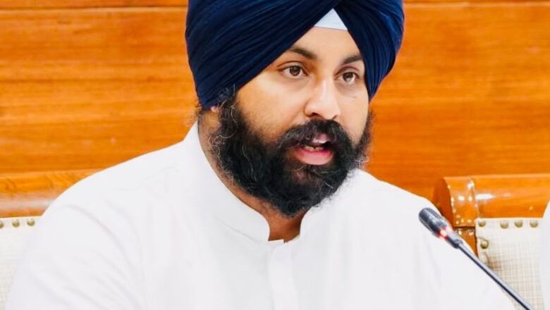 ਪੰਜਾਬ ਸਰਕਾਰ ਵੱਲੋਂ ਵਿਦਿਆਰਥਣਾਂ ਦੀ ਸ਼ਿਕਾਇਤ ‘ਤੇ ਅਧਿਆਪਕ ਮੁਅੱਤਲ