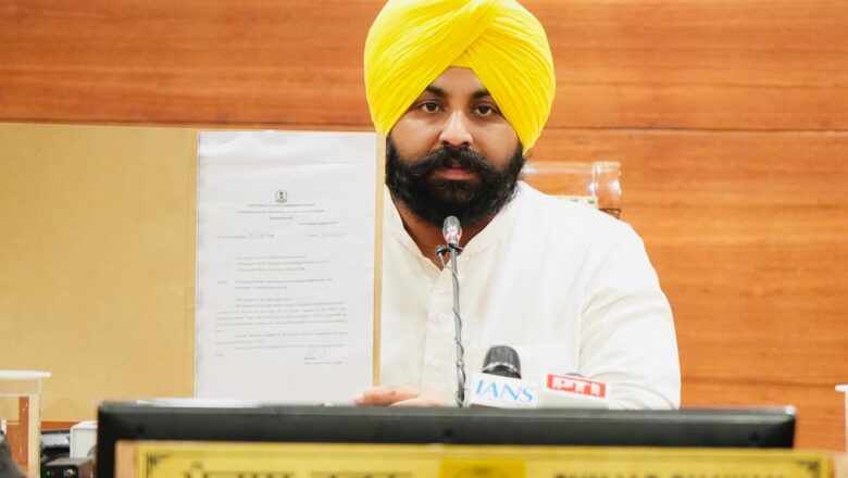 ਭਗਵੰਤ ਮਾਨ ਸਰਕਾਰ ਨੇ ਠੇਕੇ ‘ਤੇ ਕੰਮ ਕਰਨ ਵਾਲੇ ਸਫ਼ਾਈ ਸੇਵਕਾਂ ਅਤੇ ਸੀਵਰਮੈਨਾਂ ਦਾ ਮਹੀਨਾਵਾਰ ਮਿਹਨਤਾਨਾ ਵਧਾ ਕੇ 20,500 ਰੁਪਏ ਕੀਤਾ: ਹਰਜੋਤ ਸਿੰਘ ਬੈਂਸ