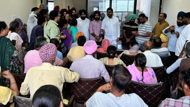ਵਿਧਾਇਕ ਸ਼ੈਰੀ ਕਲਸੀ ਨੇ ਲੋੜਵੰਦ ਲੋਕਾਂ ਦੀ ਬਾਂਹ ਫੜੀ, ਲੋੜਵੰਦ ਕੱਚੇ ਮਕਾਨਾਂ ਦੇ ਪਰਿਵਾਰ ਵਾਲਿਆਂ ਨੂੰ ਆਰਥਿਕ ਸਹਾਇਤਾ ਵੰਡੀ