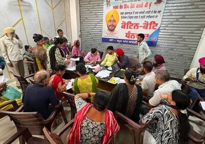 ਵਿਧਾਇਕ ਸ਼ੈਰੀ ਕਲਸੀ ਦੀ ਅਗਵਾਈ ਵਿੱਚ ਲੋਕਾਂ ਦੀ ਸਹੂਲਤ ਲਈ ਲੱਗਾ ਵਿਸ਼ੇਸ਼ ਕੈਂਪ, ਲੋੜਵੰਦ ਲੋਕਾਂ ਦੇ ਰਾਸ਼ਨ ਕਾਰਡ ਦੇ ਫਾਰਮ ਭਰੇ ਗਏ