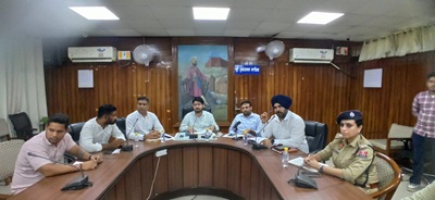 ਵਧੀਕ ਡਿਪਟੀ ਕਮਿਸ਼ਨਰ ਵਲੋੱ ਵਪਾਰੀਆਂ ਦੀਆਂ ਸਮੱਸਿਆਵਾਂ ਦੇ ਹੱਲ ਲਈ ਕੀਤੀ ਮੀਟਿੰਗ