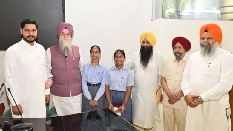 ਪੰਜਾਬ ਵਿਧਾਨ ਸਭਾ ਸਪੀਕਰ ਕੁਲਤਾਰ ਸਿੰਘ ਸੰਧਵਾਂ ਨੇ ਸਕੂਲੀ ਵਿਦਿਆਰਥੀਆਂ ਨਾਲ ਕੀਤੀ ਗੱਲਬਾਤ; ਰਾਜਨੀਤੀ ਨੂੰ ਸਮਝਣ ਅਤੇ ਜੀਵਨ ਲਈ ਟੀਚੇ ਨਿਰਧਾਰਤ ਕਰਨ ਦੀ ਦਿੱਤੀ ਸਲਾਹ