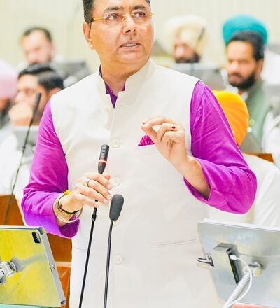 ਸਾਢੇ 4 ਸਾਲਾਂ ‘ਚ 68 ਹਜ਼ਾਰ ਤੋਂ ਵੱਧ ਸਰਕਾਰੀ ਨੌਕਰੀਆਂ, 1.83 ਲੱਖ ਕਰੋੜ ਦੇ ਨਿਵੇਸ਼ ਨਾਲ 6.36 ਲੱਖ ਪ੍ਰਾਈਵੇਟ ਨੌਕਰੀਆਂ ਦੇ ਮੌਕੇ ਪੈਦਾ ਕੀਤੇ: ਨੌਜਵਾਨਾਂ ਲਈ ਸਾਜ਼ਗਾਰ ਮਾਹੌਲ ਸਿਰਜ ਰਹੀ ਹੈ ਮਾਨ ਸਰਕਾਰ: ਅਮਨ ਅਰੋੜਾ