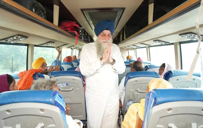 ਸਪੀਕਰ ਸ. ਕੁਲਤਾਰ ਸਿੰਘ ਸੰਧਵਾਂ ਨੇ ਪਿੰਡ ਕੋਠੇ ਵੜਿੰਗ ਤੋਂ ਤੀਰਥ ਯਾਤਰਾ ਬੱਸ ਨੂੰ ਹਰੀ ਝੰਡੀ ਦੇ ਕੇ ਕੀਤਾ ਰਵਾਨਾ
