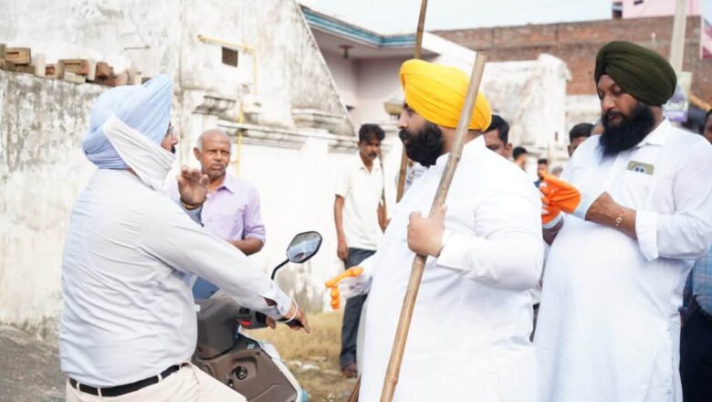 ਹਰਜੋਤ ਸਿੰਘ ਬੈਂਸ ਵੱਲੋਂ ਨੰਗਲ ਤੋਂ ਸੂਬੇ ਭਰ ਵਿੱਚ 10 ਰੋਜ਼ਾ ਸਫ਼ਾਈ ਮੁਹਿੰਮ ਦਾ ਆਗਾਜ਼; ਸਫ਼ਾਈ ਸੇਵਕਾਂ, ਕੌਂਸਲਰਾਂ ਅਤੇ ਸ਼ਹਿਰ ਵਾਸੀਆਂ ਨੇ ਵਧ-ਚੜ੍ਹ ਕੇ ਲਿਆ ਹਿੱਸਾ