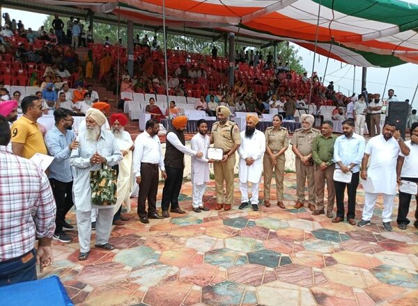 ਸੁਤੰਤਰਤਾ ਦਿਵਸ ਮੌਕੇ ਪੰਜਾਬ ਨੇ ‘ਯੁੱਧ ਨਸ਼ਿਆਂ ਵਿਰੁੱਧ’ ਦੇ ਜ਼ਮੀਨੀ ਪੱਧਰ ਦੇ ਵਲੰਟੀਅਰਾਂ ਨੂੰ ਕੀਤਾ ਸਨਮਾਨਿਤ