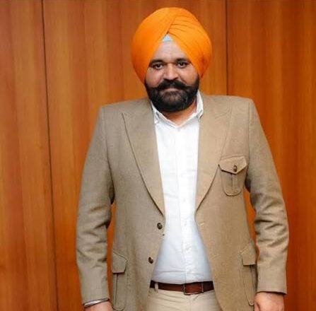 ਓਐਸਡੀ ਰਾਜਵੀਰ ਸਿੰਘ ਘੁੰਮਣ ਨੇ ਅਕਾਲੀ ਦਲ ਦੇ ਆਗੂ ਬਿਕਰਮ ਸਿੰਘ ਮਜੀਠੀਆ ਨੂੰ ਇਲਜ਼ਾਮ ਸਾਬਤ ਕਰਨ ਜਾਂ ਮਾਫ਼ੀ ਮੰਗਣ ਦੀ ਦਿੱਤੀ ਚੁਣੌਤੀ