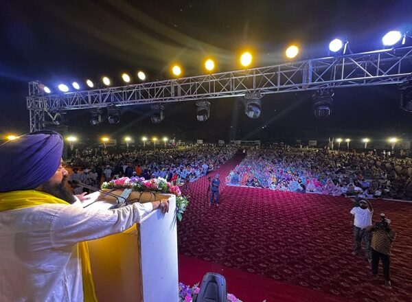 ਸ੍ਰੀ ਚਮਕੌਰ ਸਾਹਿਬ ਦੇ ਬਾਬਾ ਅਜੀਤ ਸਿੰਘ ਬਾਬਾ ਜੁਝਾਰ ਸਿੰਘ ਗਰਾਉਂਡ ’ਚੋਂ 500 ਡਰੋਨਾਂ ਨੇ ਅਸਮਾਨ ਨੂੰ ਕੀਤਾ ਰੌਸ਼ਨ