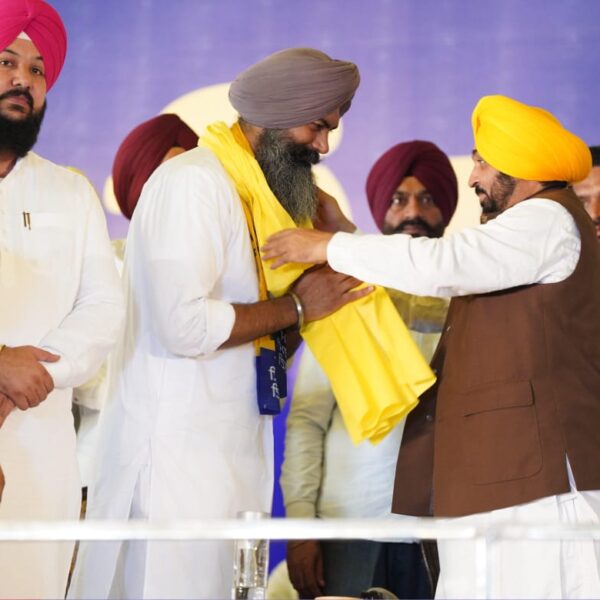 ਭਾਜਪਾ ਦੀ ਅਗਵਾਈ ਵਾਲੀ ਕੇਂਦਰ ਸਰਕਾਰ ਪੰਜਾਬ ਅਤੇ ਤਿੰਨ ਕਰੋੜ ਪੰਜਾਬੀਆਂ ਦੀ ਪਿੱਠ ਵਿੱਚ ਛੁਰਾ ਮਾਰ ਰਹੀ ਹੈ