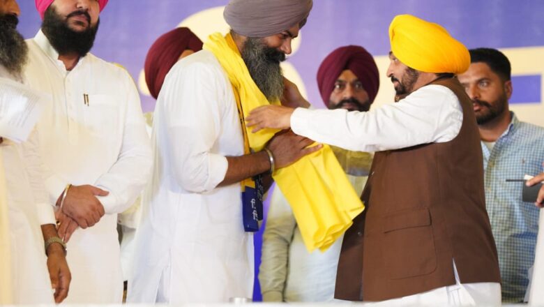 ਭਾਜਪਾ ਦੀ ਅਗਵਾਈ ਵਾਲੀ ਕੇਂਦਰ ਸਰਕਾਰ ਪੰਜਾਬ ਅਤੇ ਤਿੰਨ ਕਰੋੜ ਪੰਜਾਬੀਆਂ ਦੀ ਪਿੱਠ ਵਿੱਚ ਛੁਰਾ ਮਾਰ ਰਹੀ ਹੈ