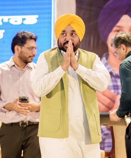 ਮੁੱਖ ਮੰਤਰੀ ਭਗਵੰਤ ਸਿੰਘ ਮਾਨ ਵੱਲੋਂ ‘ਮੁੱਖ ਮੰਤਰੀ ਸਿਹਤ ਯੋਜਨਾ’ ਤਹਿਤ ਬਣੇ 1.26 ਕਰੋੜ ਕਾਰਡਾਂ ਦੀ ਵੰਡ ਦੀ ਸ਼ੁਰੂਆਤ, 54 ਲੱਖ ਪਰਿਵਾਰਾਂ ਨੂੰ ਮਿਲੀ ਸਿਹਤ ਸੁਰੱਖਿਆ
