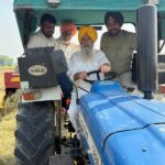 ਗੁਰਮੀਤ ਸਿੰਘ ਖੁੱਡੀਆਂ ਨੇ ਗੁਰਦਾਸਪੁਰ ਦੇ ਖੇਤਾਂ ਵਿੱਚ ਪਰਾਲੀ ਦੀਆਂ ਗੱਠਾਂ ਬਣਾ ਕੇ ਪੰਜਾਬ ਦੇ ਕਿਸਾਨਾਂ ਨੂੰ ਪਰਾਲੀ ਨਾ ਸਾੜਨ ਦੀ ਕੀਤੀ ਅਪੀਲ