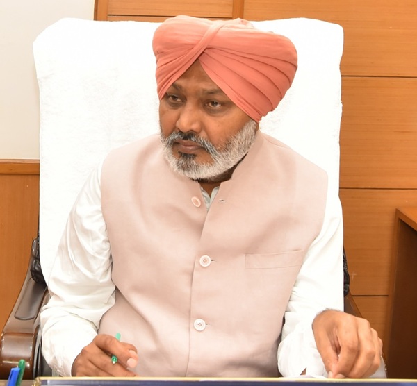 ਵਿੱਤ ਮੰਤਰੀ ਹਰਪਾਲ ਸਿੰਘ ਚੀਮਾ ਵੱਲੋਂ ਏਮਜ਼ ਮੋਹਾਲੀ ਵਿਖੇ ਜੂਨੀਅਰ ਰੈਜ਼ੀਡੈਂਟ ਦੀਆਂ 110 ਨਵੀਆਂ ਅਸਾਮੀਆਂ ਨੂੰ ਪ੍ਰਵਾਨਗੀ; ਕੁੱਲ ਗਿਣਤੀ ਵੱਧ ਕੇ ਹੋਈ 207